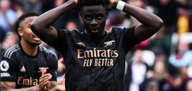 ساكا يتعرض لإساءات عنصرية بعد إهداره ركلة جزاء ضد وست هام